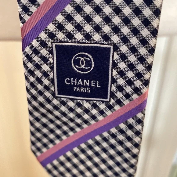 COPY - Chanel Silk Tie - Picture 4 of 16
